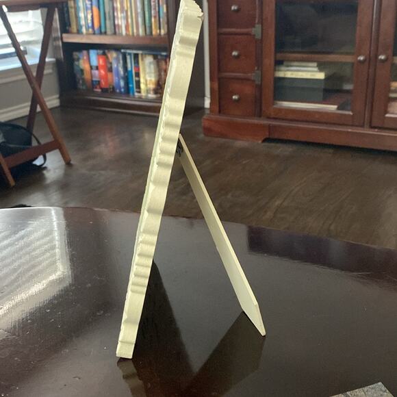 Vintage pier 1 cream sage green chalk painted wood swirl 4X6 photograph frame - Picture 3 of 4